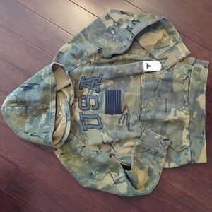 Under Armour, hooded sweatshirt, youth medium, camo, like new, size youth medium